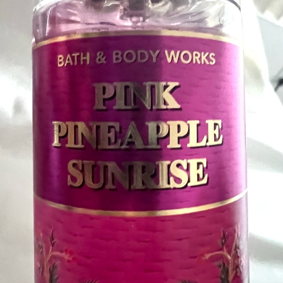 BATH & BODYWORKS Tropical Pink Pineapple Sunrise Fragrance Mist
8 oz NWT - Picture 6 of 9